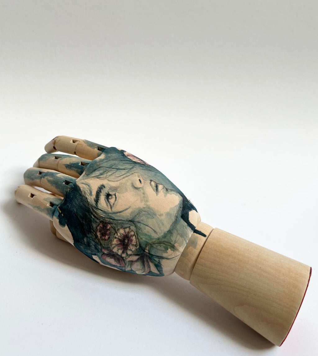 Black Raspberry Handbemalte Holzhand Faded Blue