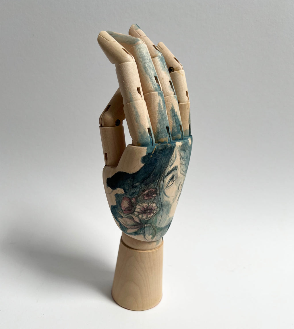 Black Raspberry Handbemalte Holzhand Faded Blue