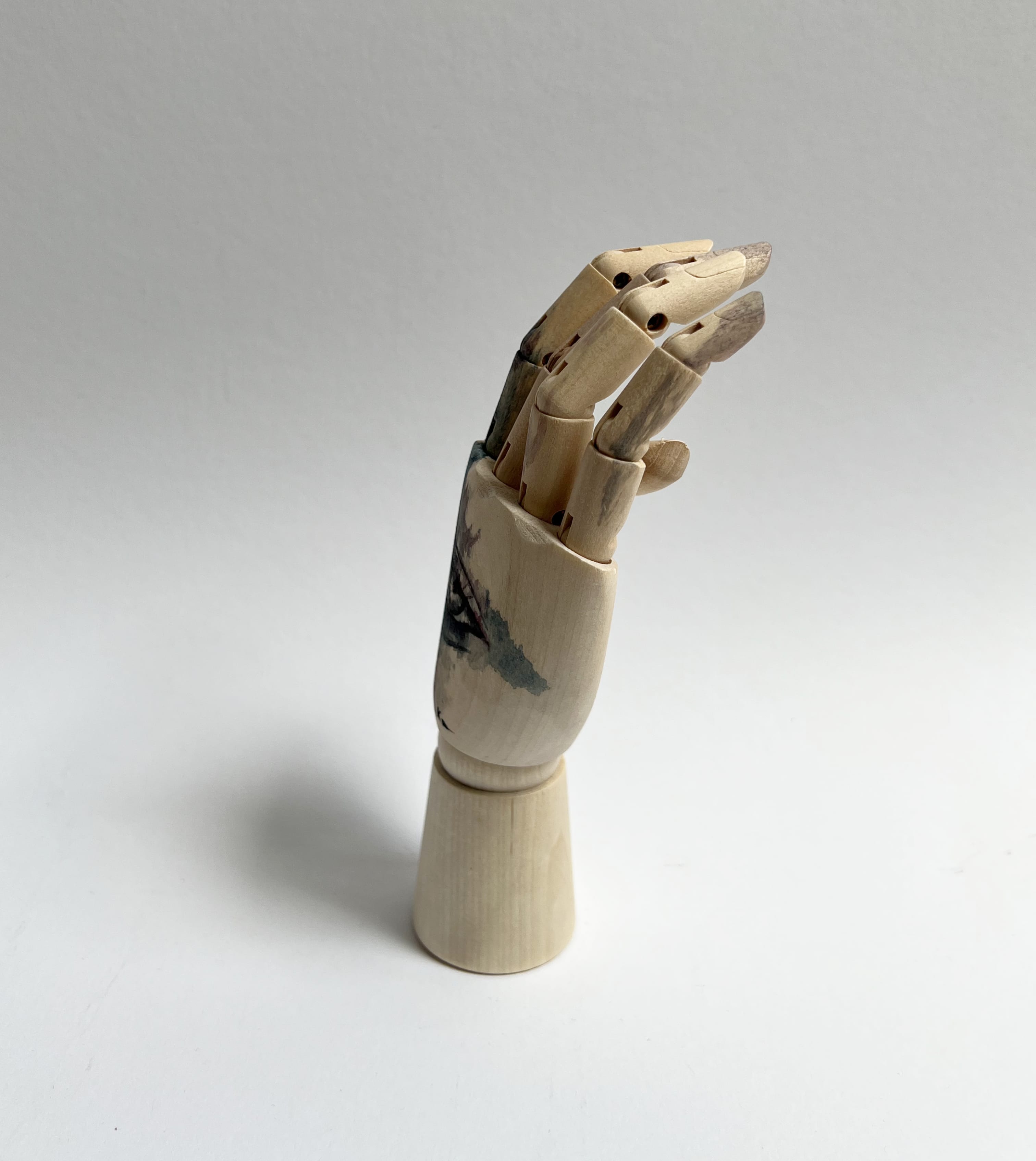 Black Raspberry Handbemalte Holzhand The Watching Hand 01 (Mini)