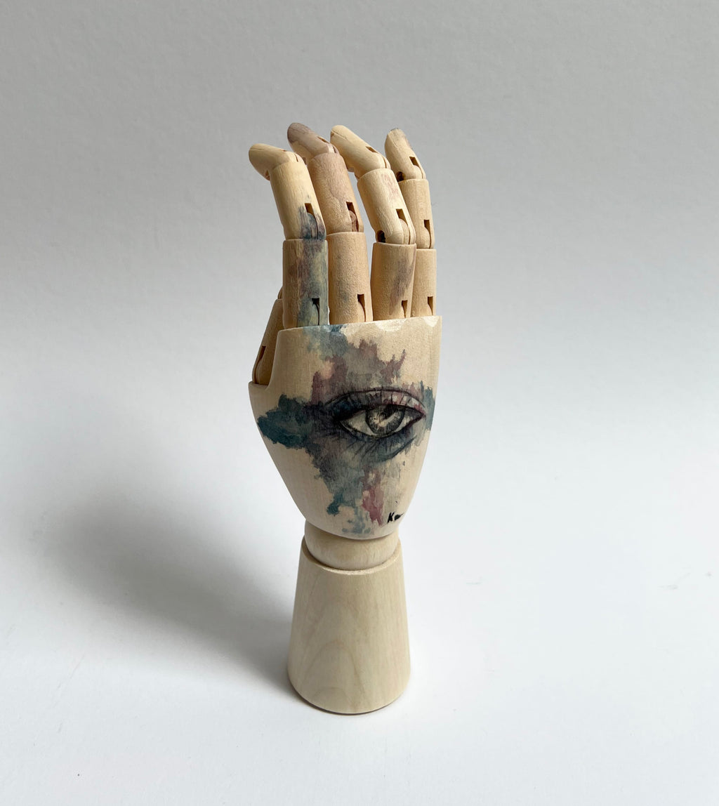 Black Raspberry Handbemalte Holzhand The Watching Hand 01 (Mini)