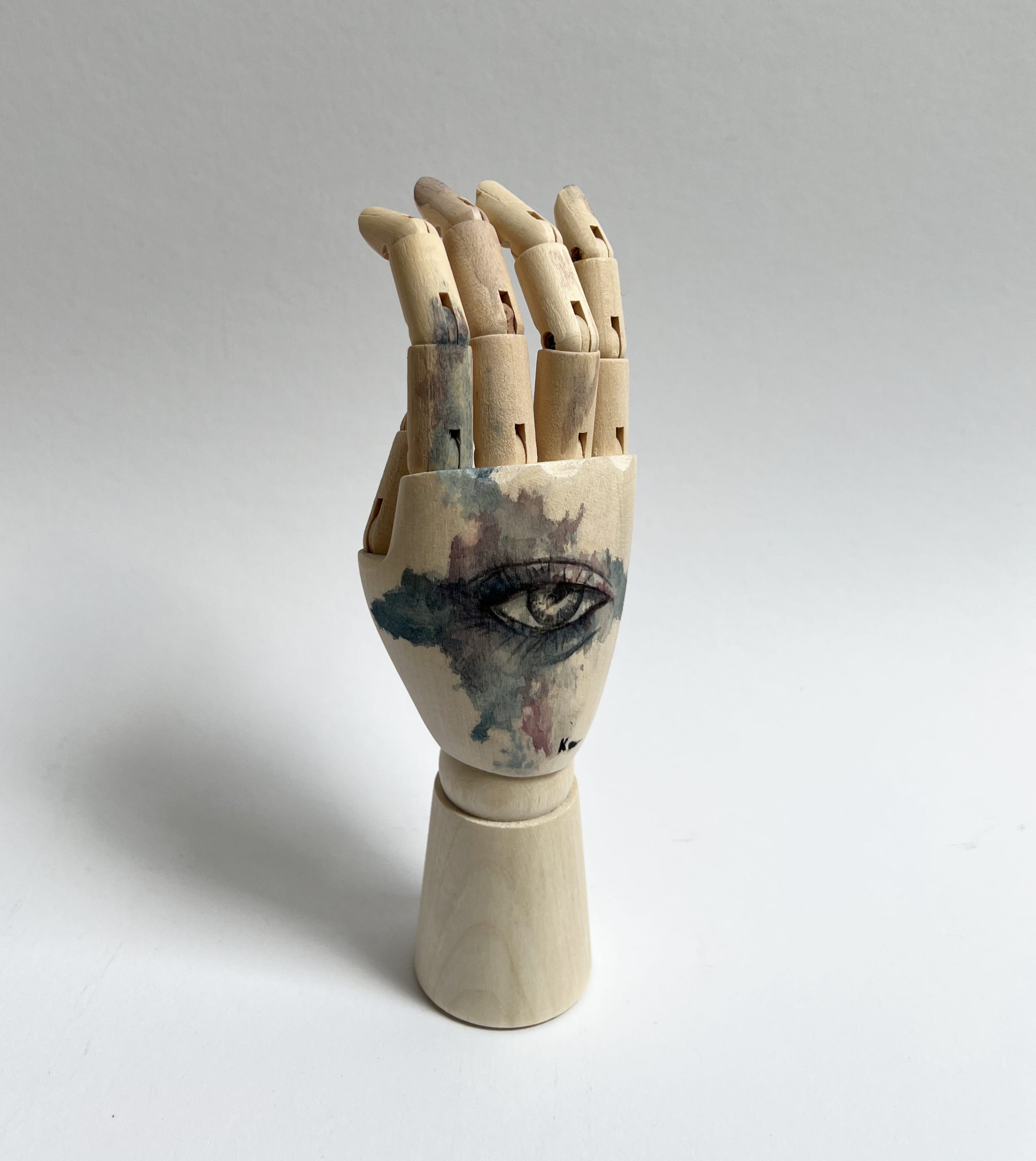 Black Raspberry Handbemalte Holzhand The Watching Hand 01 (Mini)