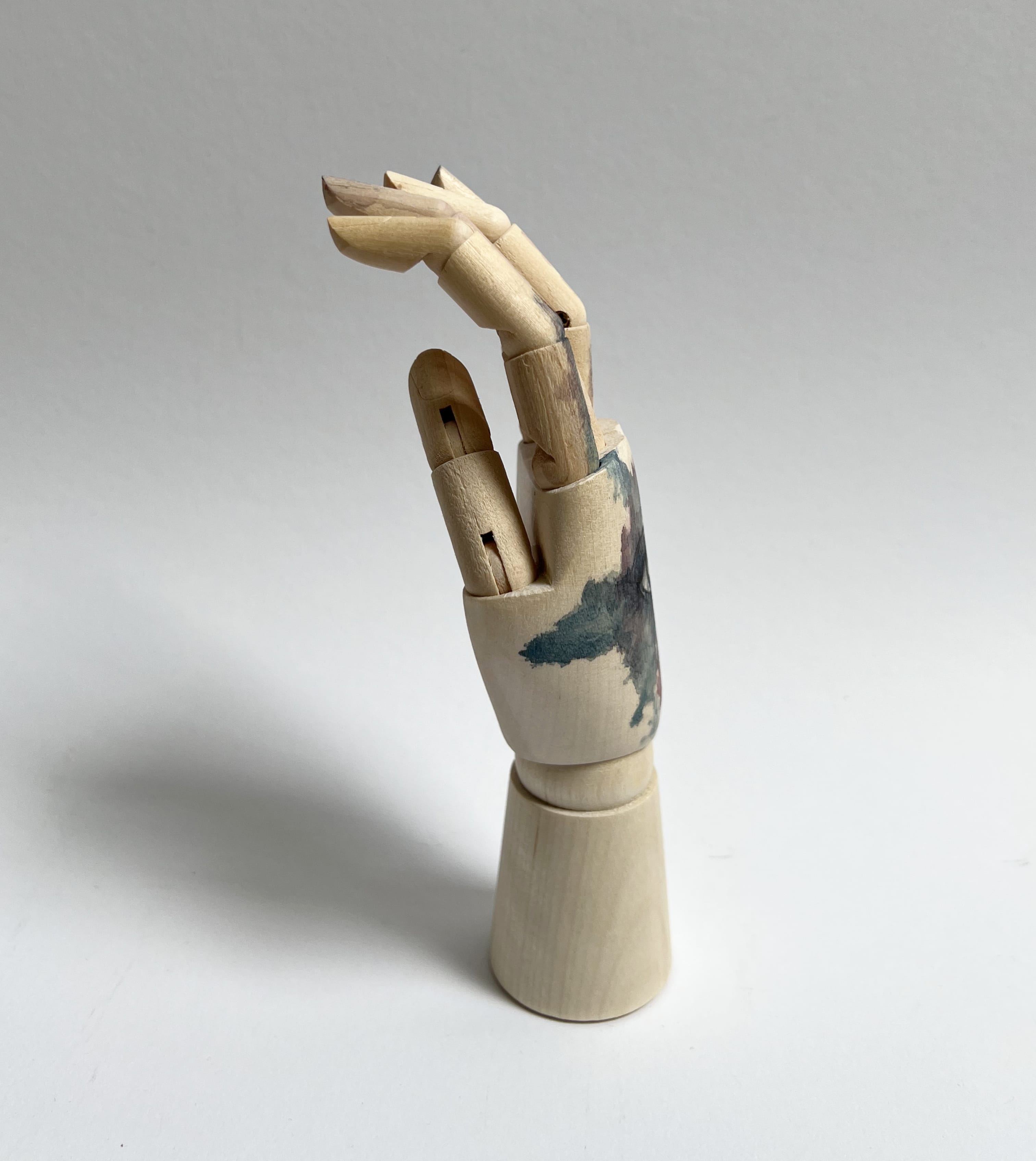 Black Raspberry Handbemalte Holzhand The Watching Hand 01 (Mini)