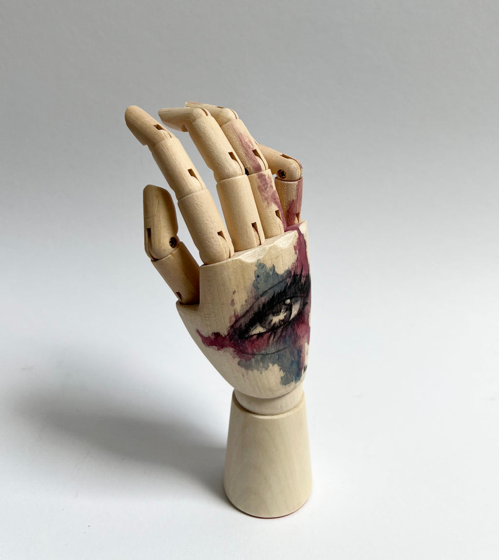 Black Raspberry Handbemalte Holzhand The Watching Hand 02 (Mini)
