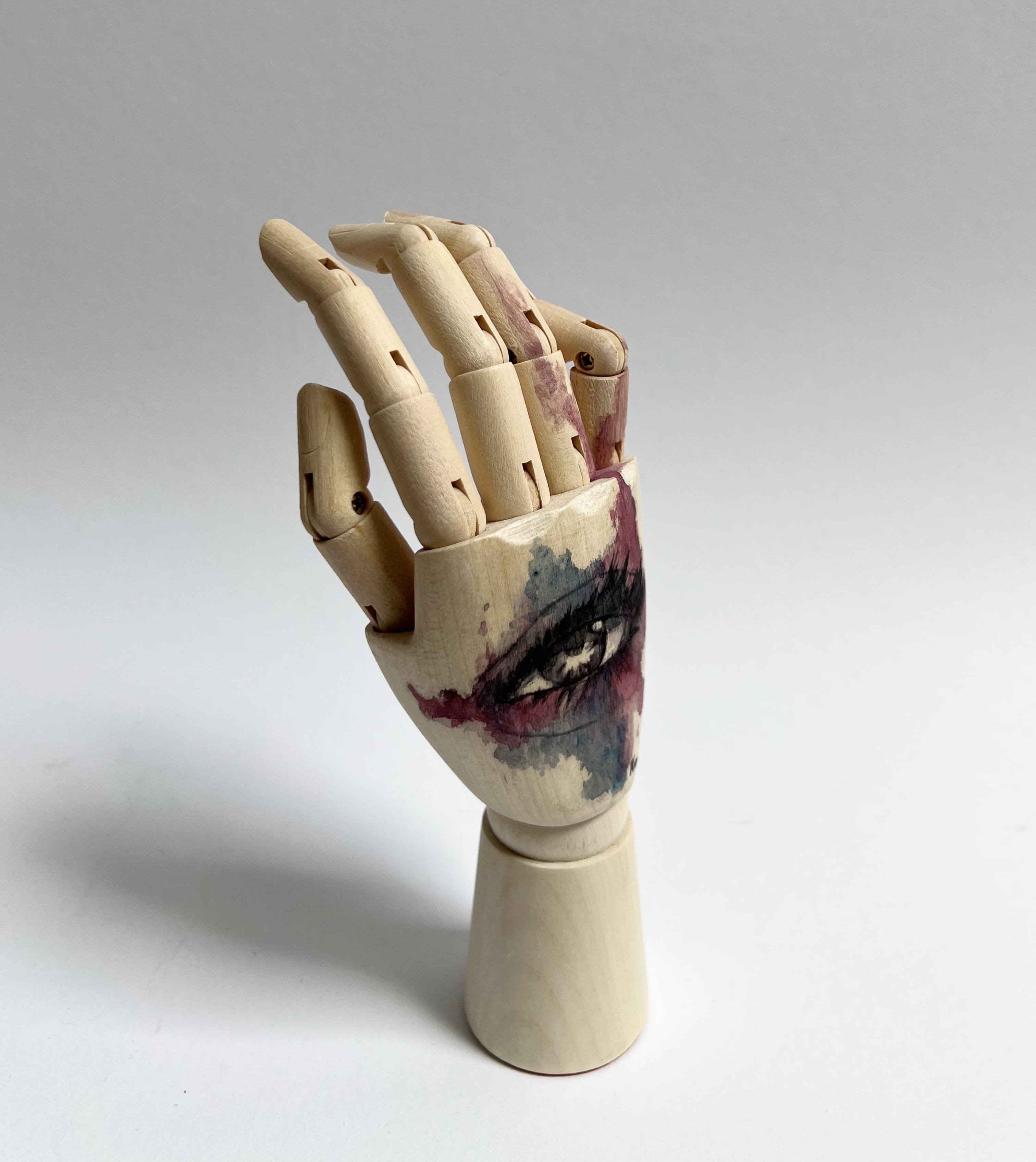Black Raspberry Handbemalte Holzhand The Watching Hand 02 (Mini)