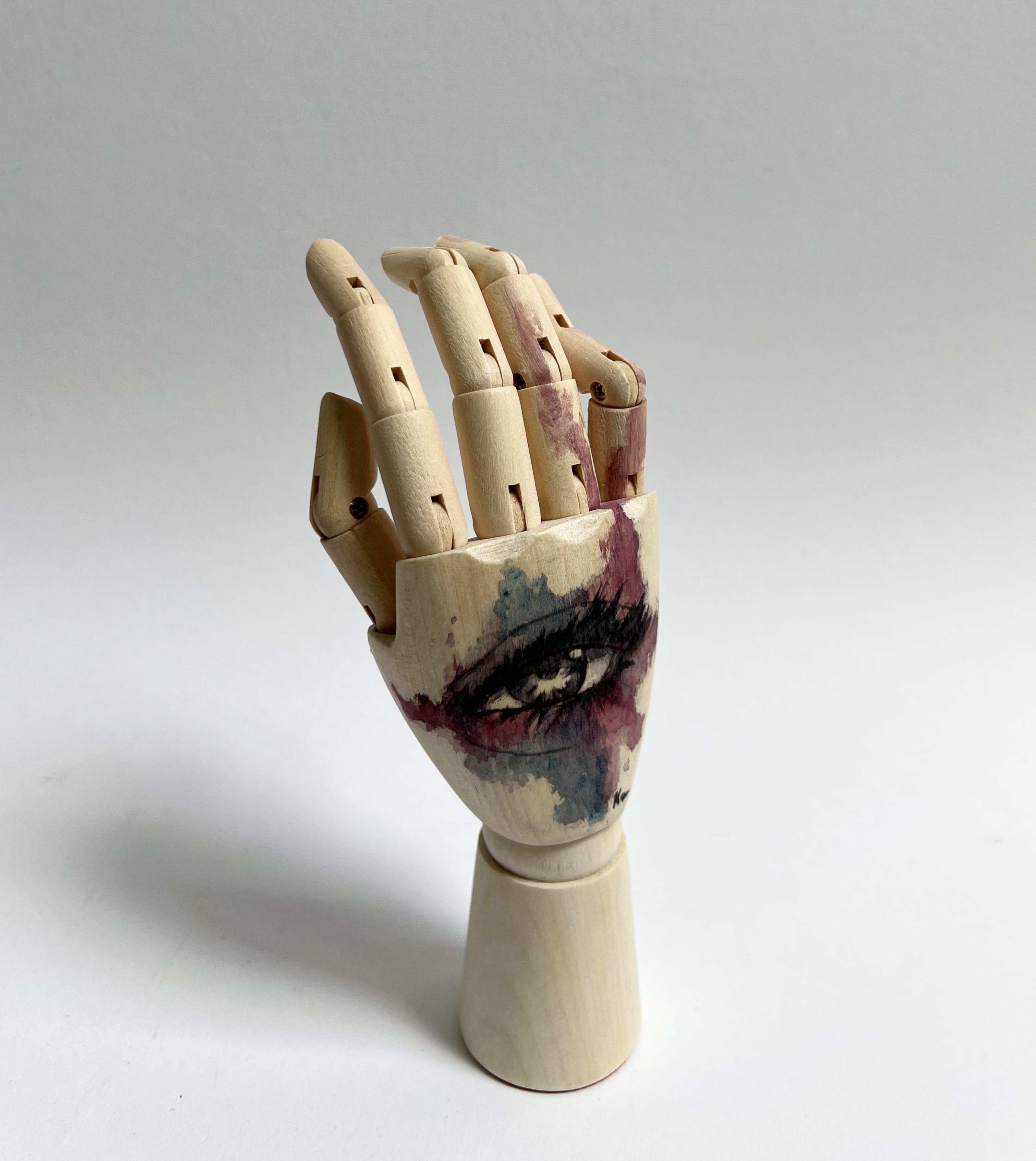 Black Raspberry Handbemalte Holzhand The Watching Hand 02 (Mini)